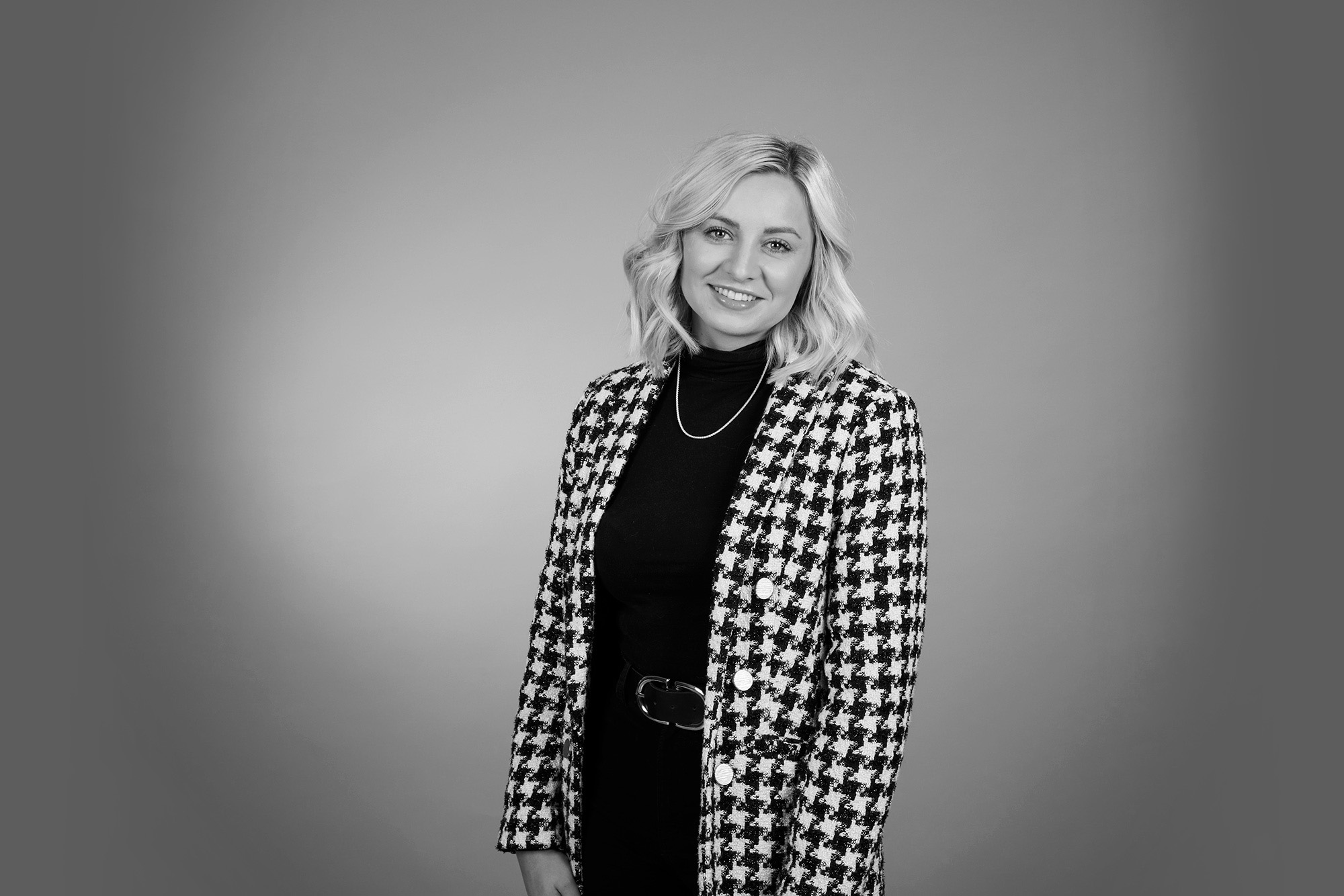 hannah-retouch-greyscale-web-nov2021
